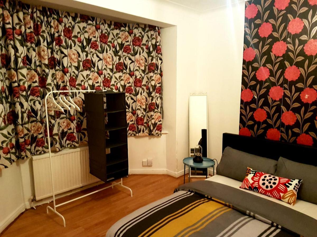Bed and Breakfast Budget House In Gants Hill Ilford Exterior foto