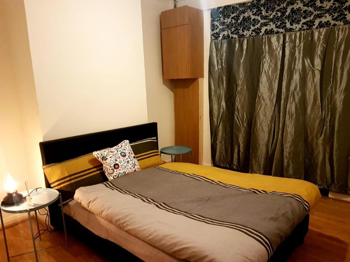 Bed and Breakfast Budget House In Gants Hill Ilford Exterior foto