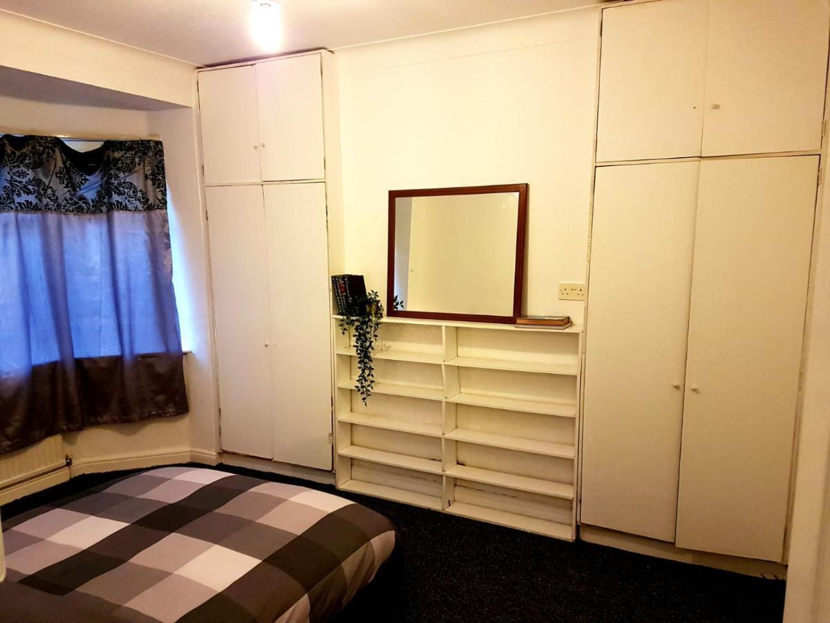 Bed and Breakfast Budget House In Gants Hill Ilford Exterior foto