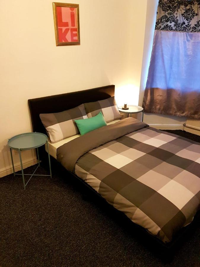Bed and Breakfast Budget House In Gants Hill Ilford Exterior foto