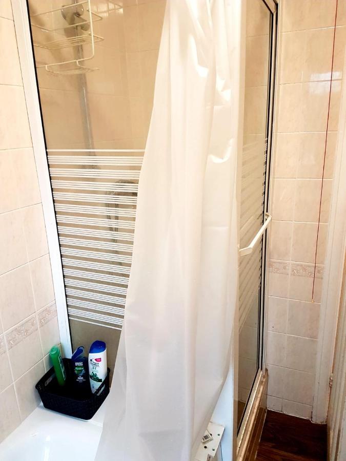 Bed and Breakfast Budget House In Gants Hill Ilford Exterior foto