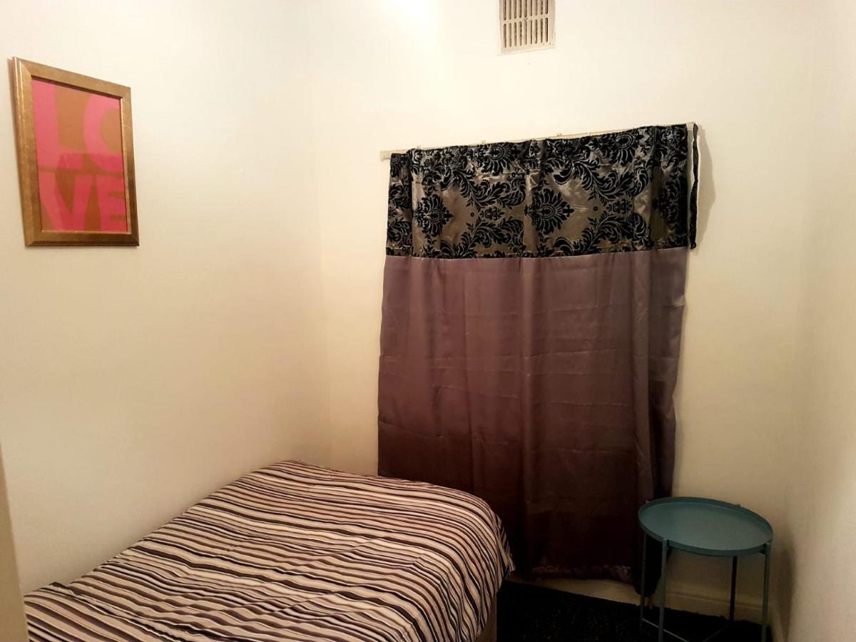 Bed and Breakfast Budget House In Gants Hill Ilford Exterior foto