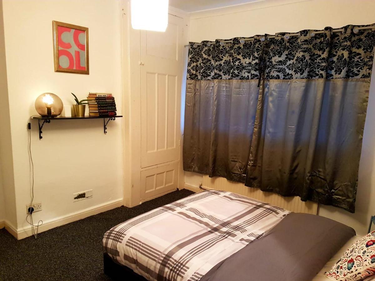 Bed and Breakfast Budget House In Gants Hill Ilford Exterior foto
