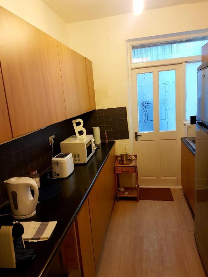 Bed and Breakfast Budget House In Gants Hill Ilford Exterior foto
