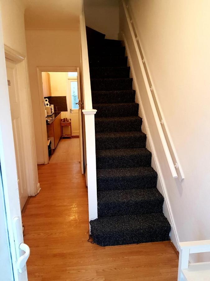 Bed and Breakfast Budget House In Gants Hill Ilford Exterior foto